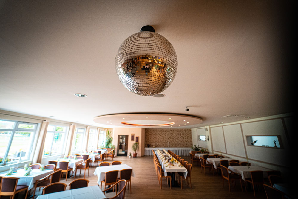 Festlich eingedeckter Saal im Restaurant Tepato
